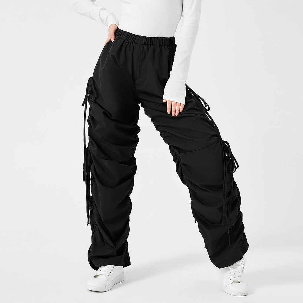 Calça Cargo Street Solta com Cordão e Rasgos Estilo Urbano