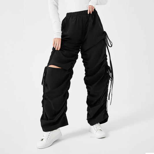 Calça Cargo Street Solta com Cordão e Rasgos Estilo Urbano
