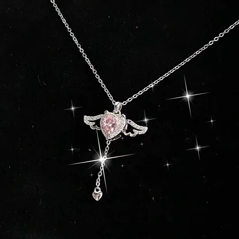 Colar Coração Cupido com Asas de Anjo – Elegância e Romance