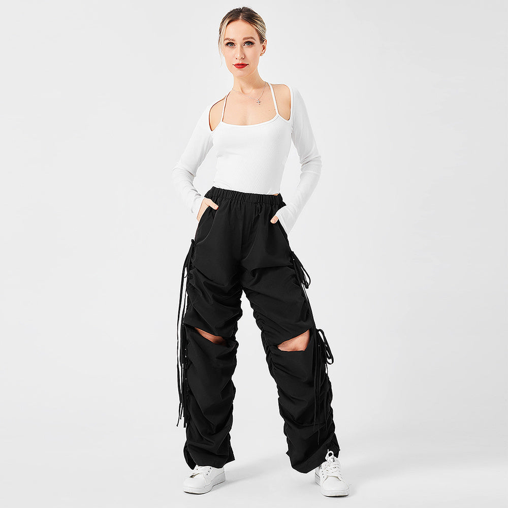 Calça Cargo Street Solta com Cordão e Rasgos Estilo Urbano